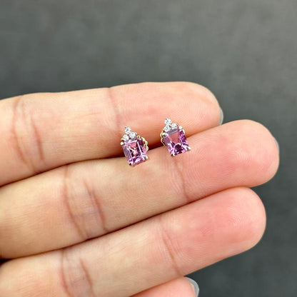 Boucles d'oreilles rectangulaires en spinelle rose et moissanite sur monture en or rose 14 carats