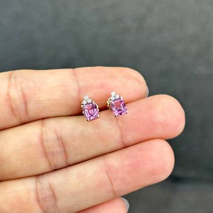 Boucles d'oreilles rectangulaires en spinelle rose et moissanite sur monture en or rose 14 carats