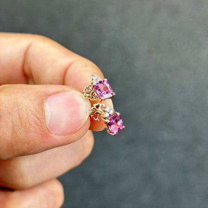 Boucles d'oreilles rectangulaires en spinelle rose et moissanite sur monture en or rose 14 carats