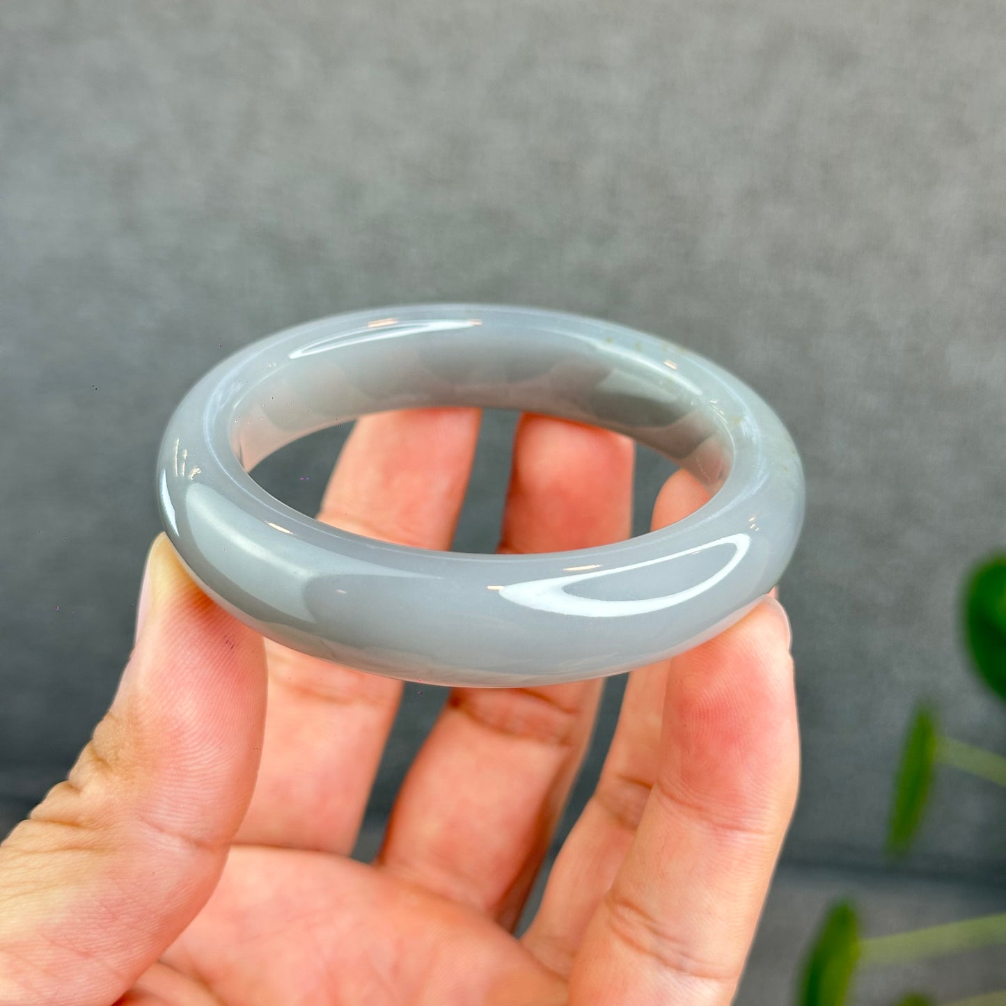 Natural Gradient Grey Hetian Nephrite Jade Bangle Leaf Style Size 51.8 mm