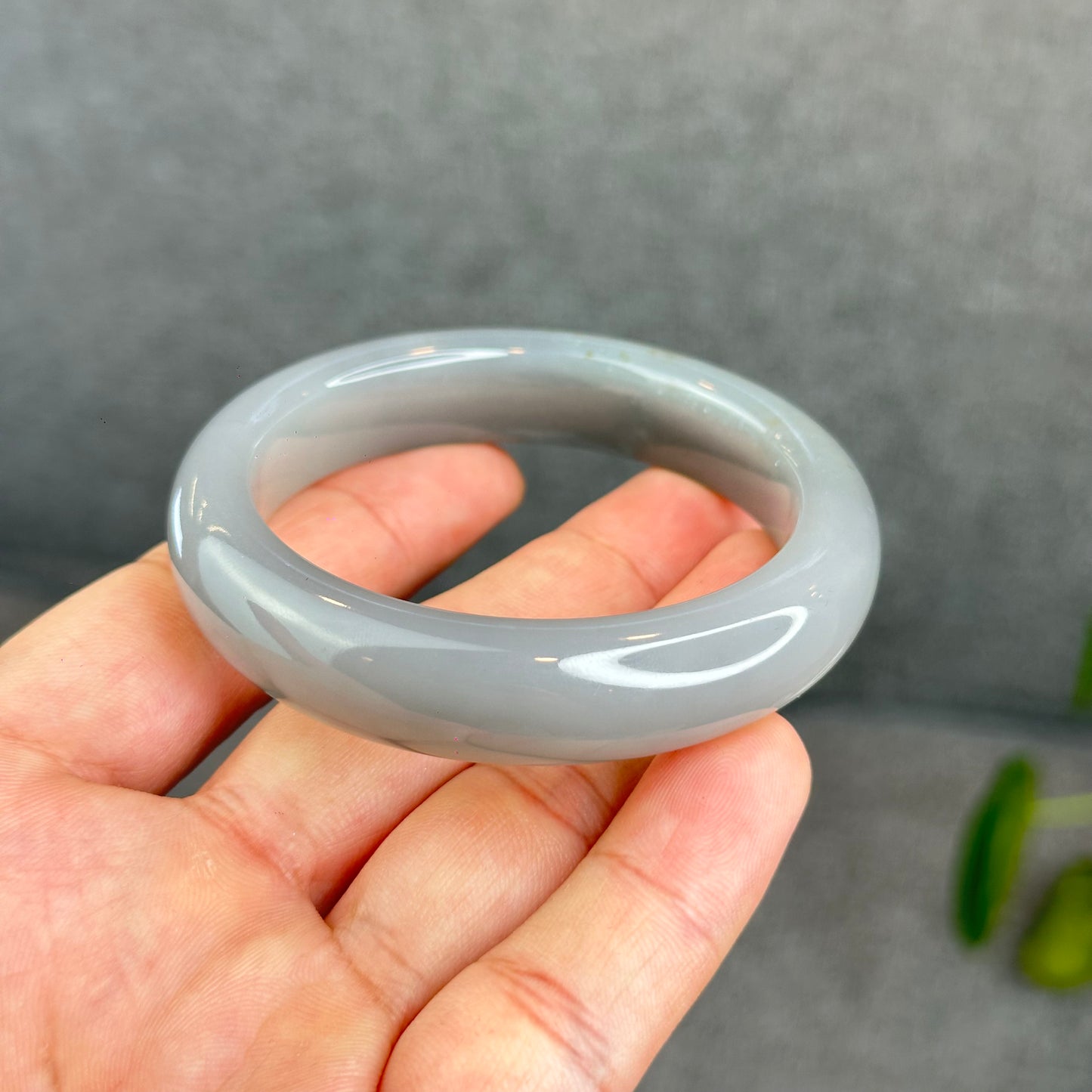 Natural Gradient Grey Hetian Nephrite Jade Bangle Leaf Style Size 51.8 mm