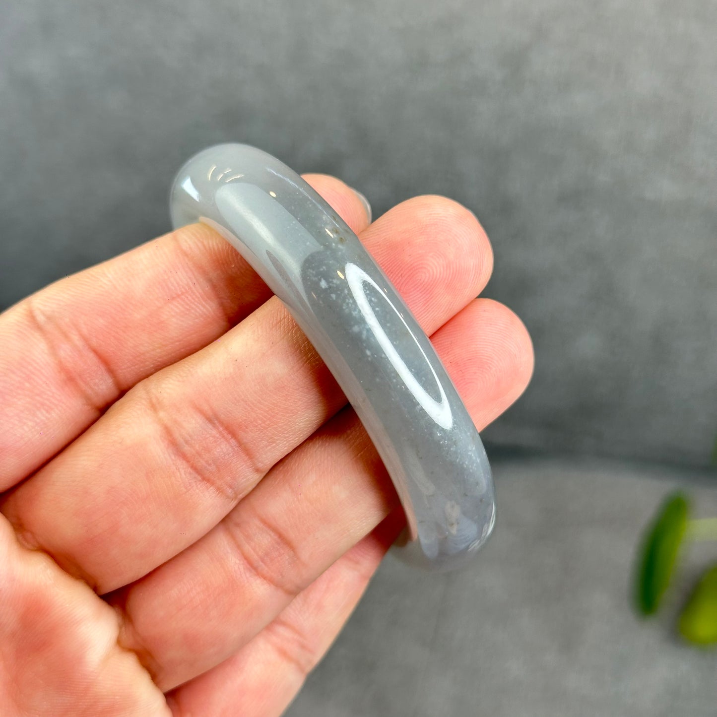 Natural Gradient Grey Hetian Nephrite Jade Bangle Leaf Style Size 51.8 mm