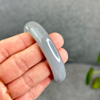 Natural Gradient Grey Hetian Nephrite Jade Bangle Leaf Style Size 51.8 mm