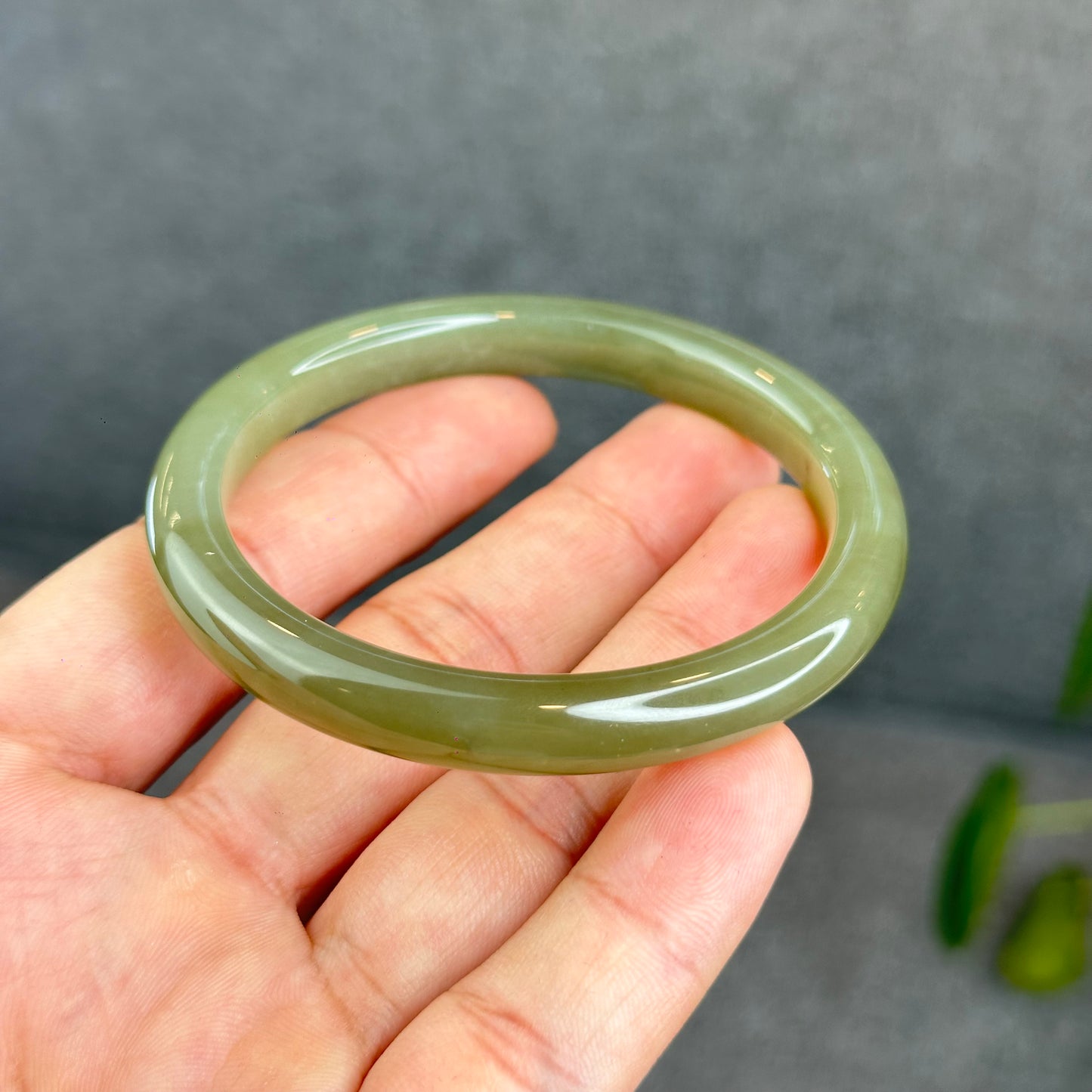 Natural Lake Green Hetian Nephrite Jade Bangle Leaf Style Size 56 mm