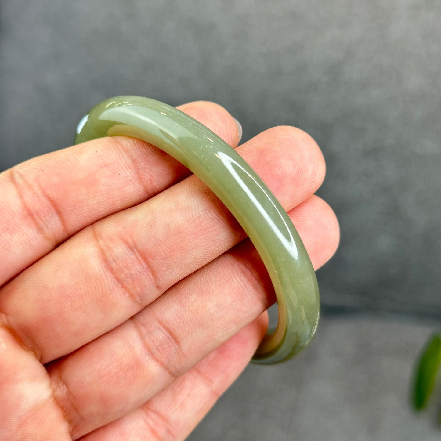Natural Lake Green Hetian Nephrite Jade Bangle Leaf Style Size 56 mm