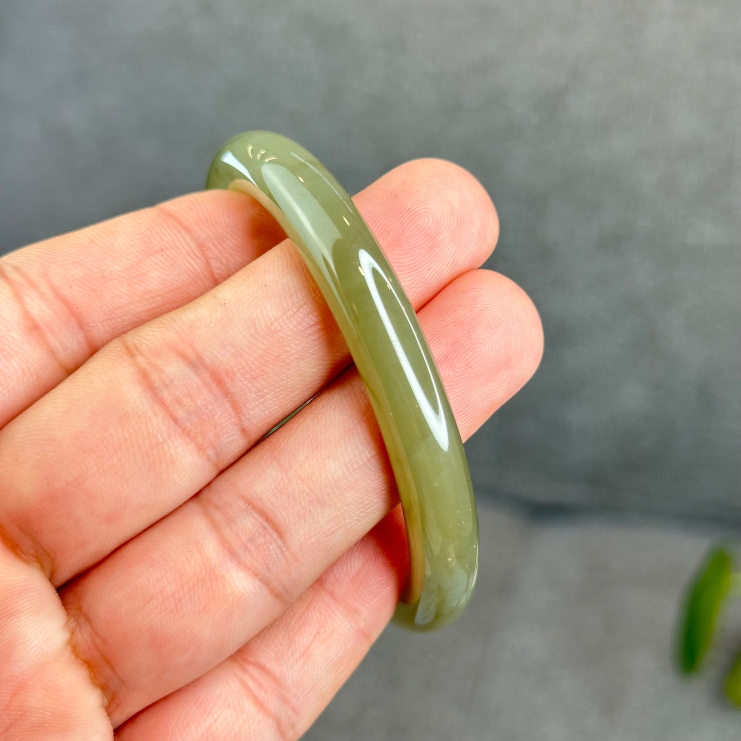 Natural Lake Green Hetian Nephrite Jade Bangle Leaf Style Size 56 mm