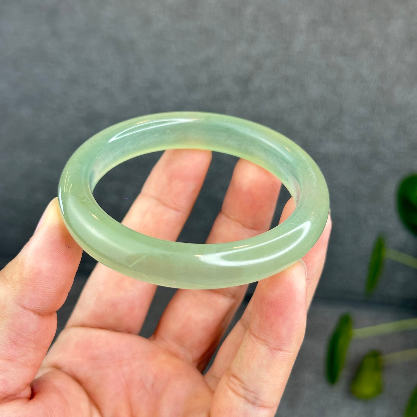 Natural Icy Serpentine Bangle Leaf Style Size 56 mm