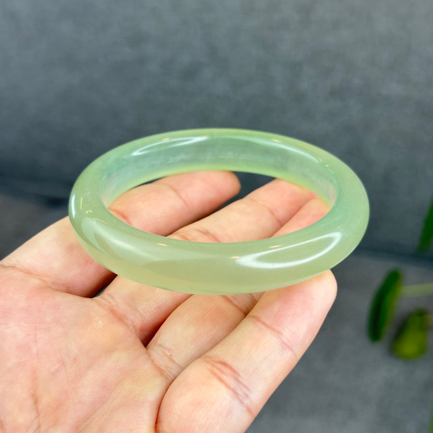 Natural Icy Serpentine Bangle Leaf Style Size 56 mm