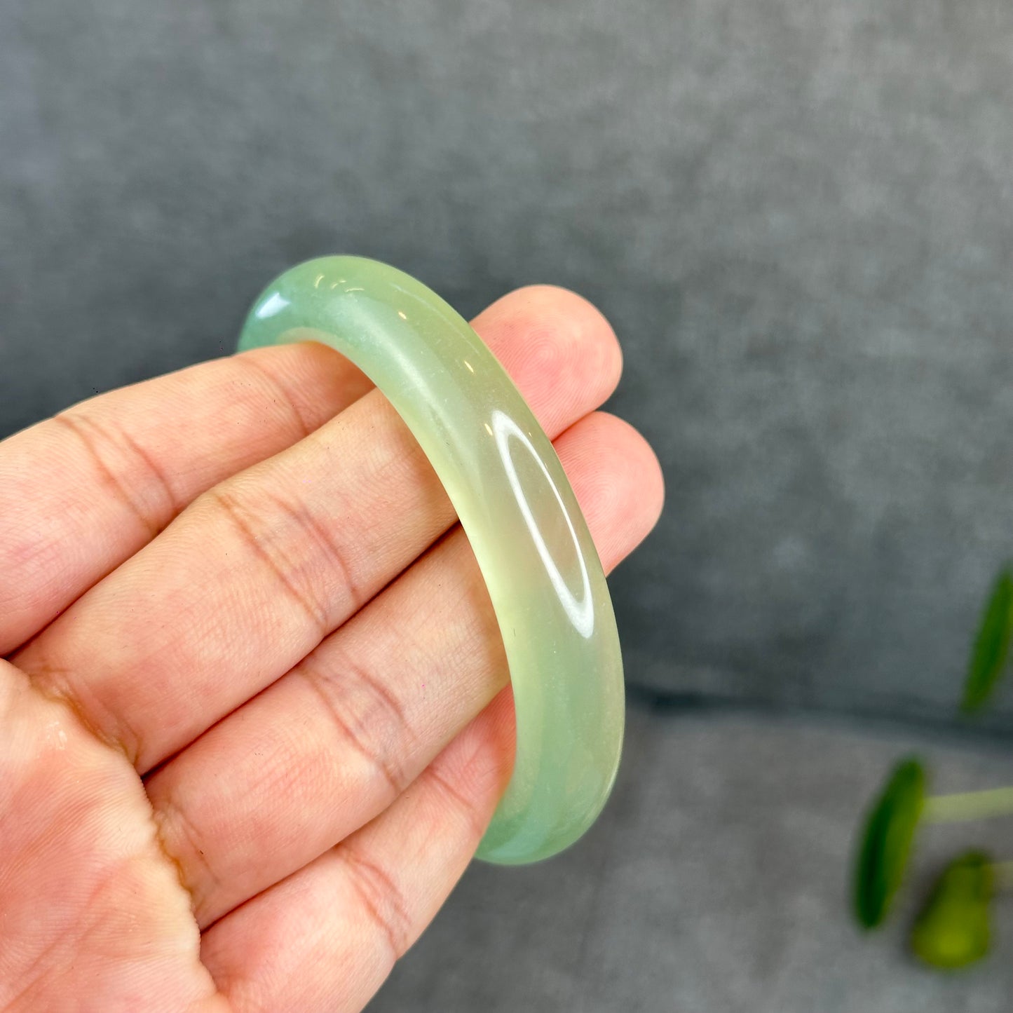 Natural Icy Serpentine Bangle Leaf Style Size 56 mm