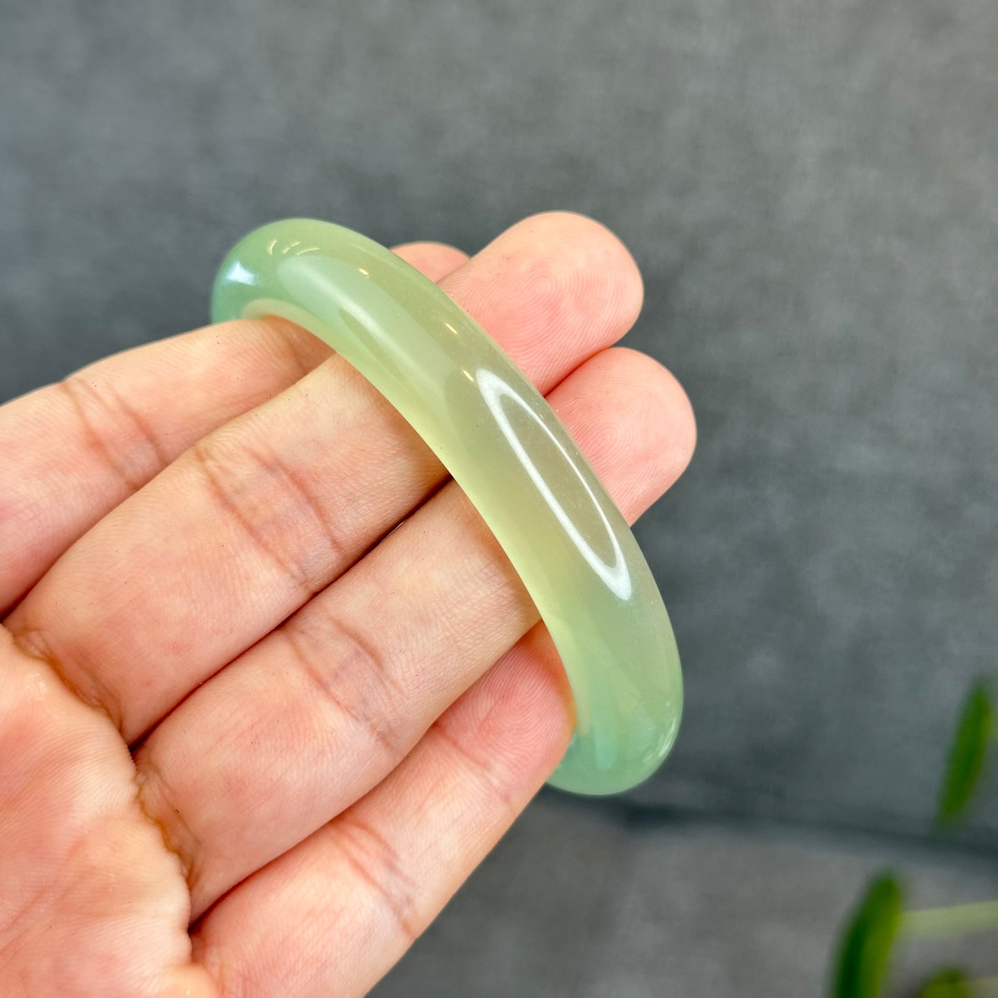 Natural Icy Serpentine Bangle Leaf Style Size 56 mm