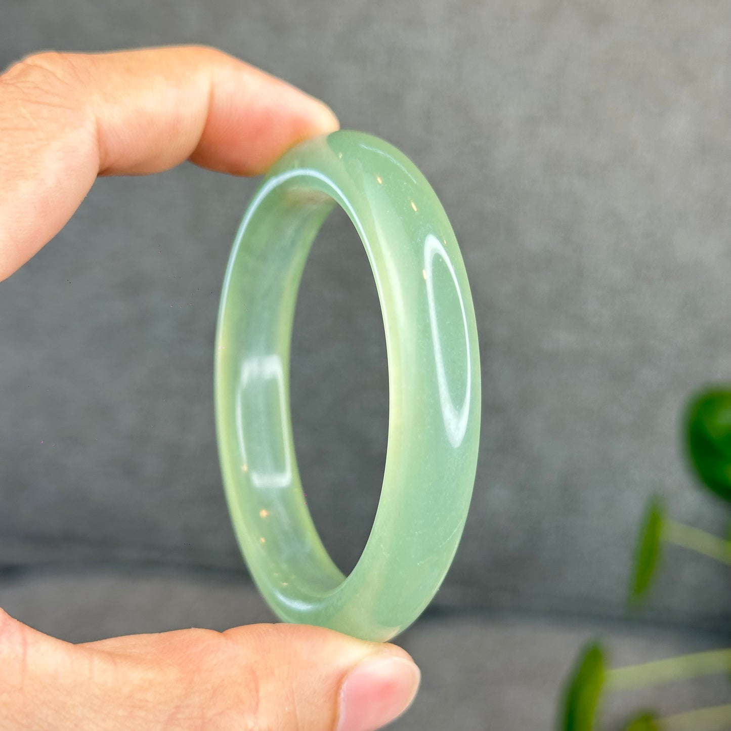 Natural Icy Serpentine Bangle Leaf Style Size 56 mm