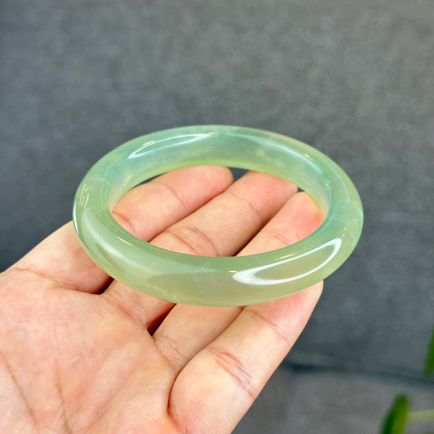 Natural Icy Serpentine Bangle Leaf Style Size 57 mm
