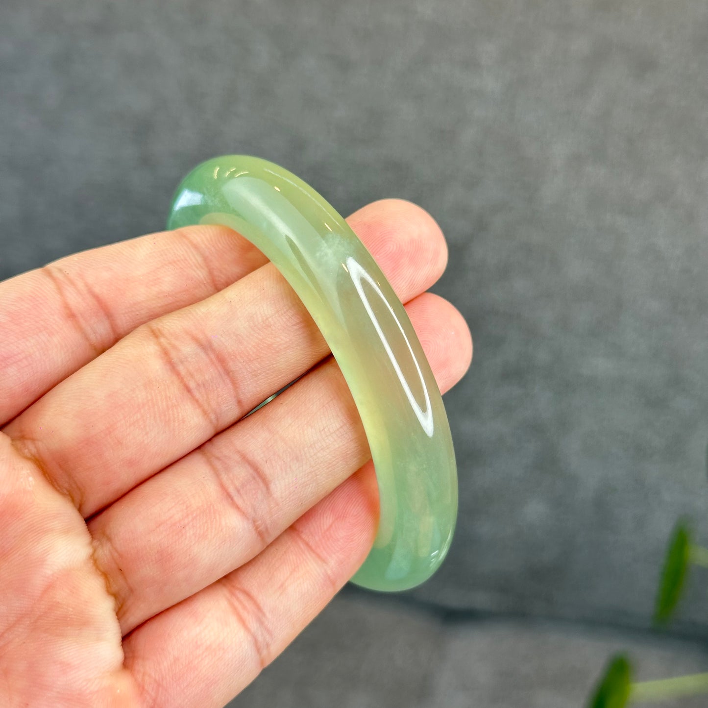 Natural Icy Serpentine Bangle Leaf Style Size 57 mm