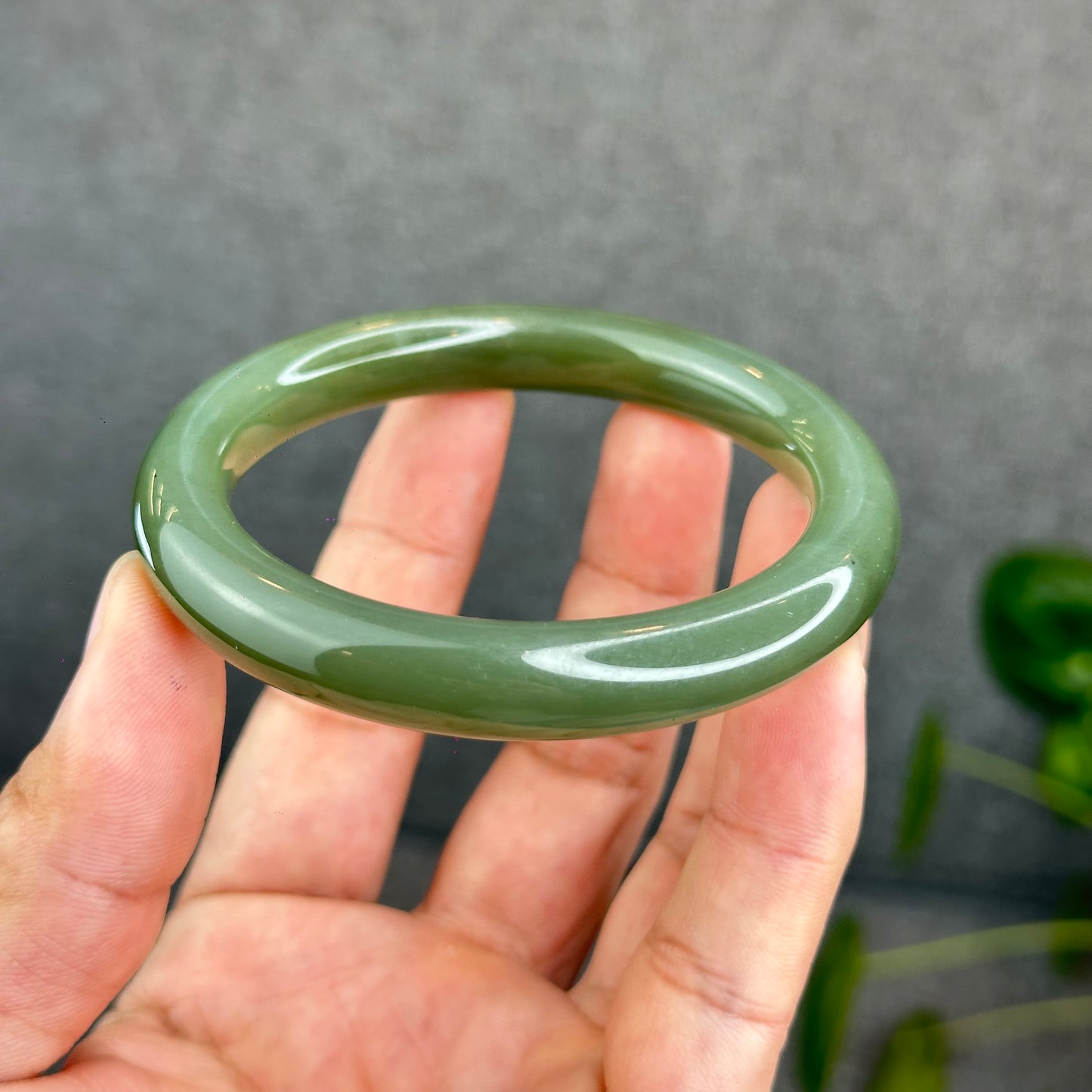Natural Lake Green Hetian Nephrite Jade Bangle Leaf Style Size 58 mm