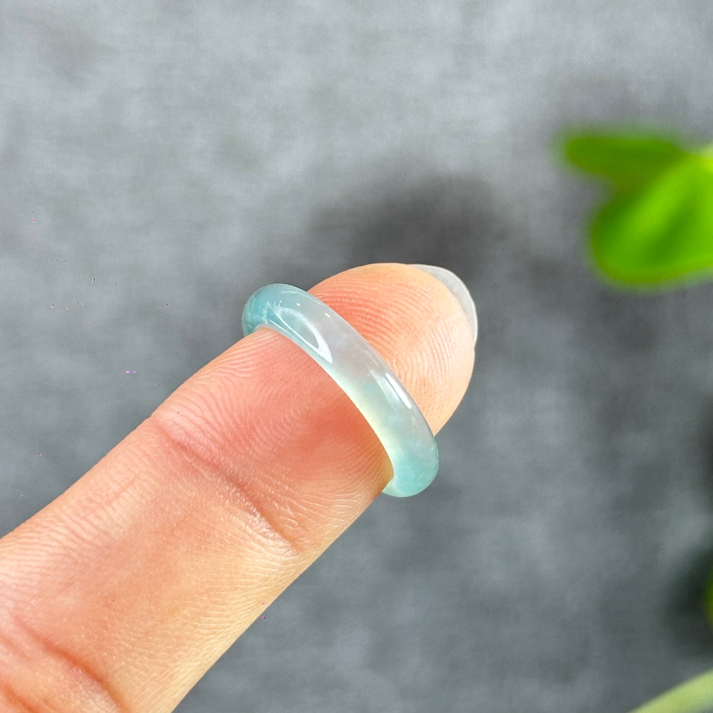 Jadeite vert d'eau translucide Super VIP, taille de bague 1.6