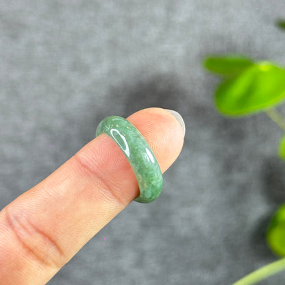 Bague en jade jadéite vert d’eau taille 1,8