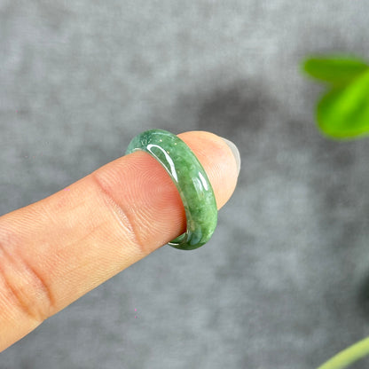 Bague en jade jadéite vert d’eau taille 1,8