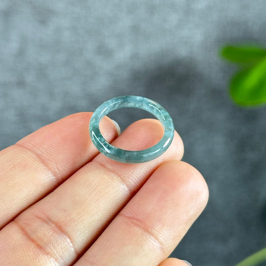 Bague en jade jadéite vert d’eau glacée Taille 1.6