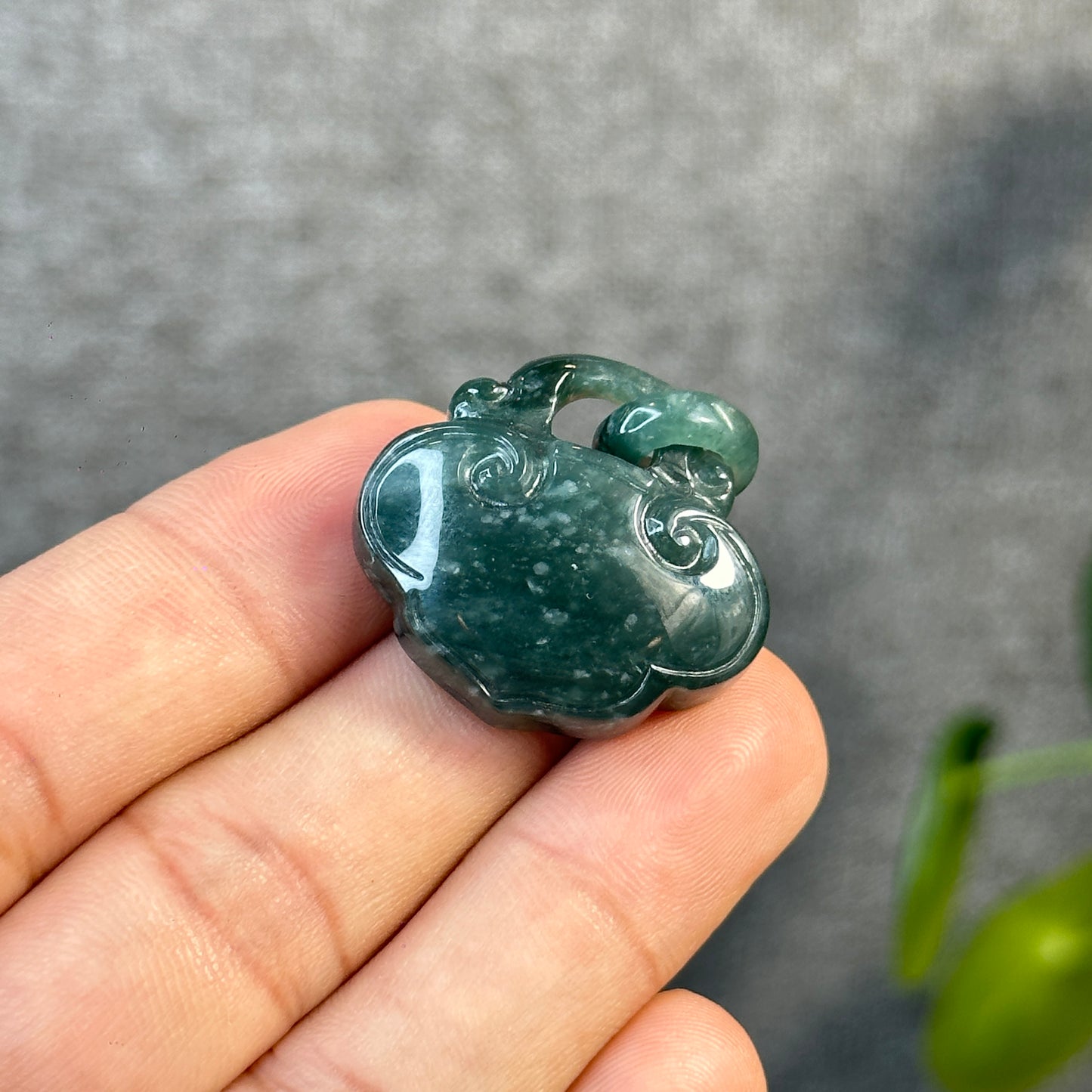 Nhu Y Abundant Lock Jadeite Jade Pendant