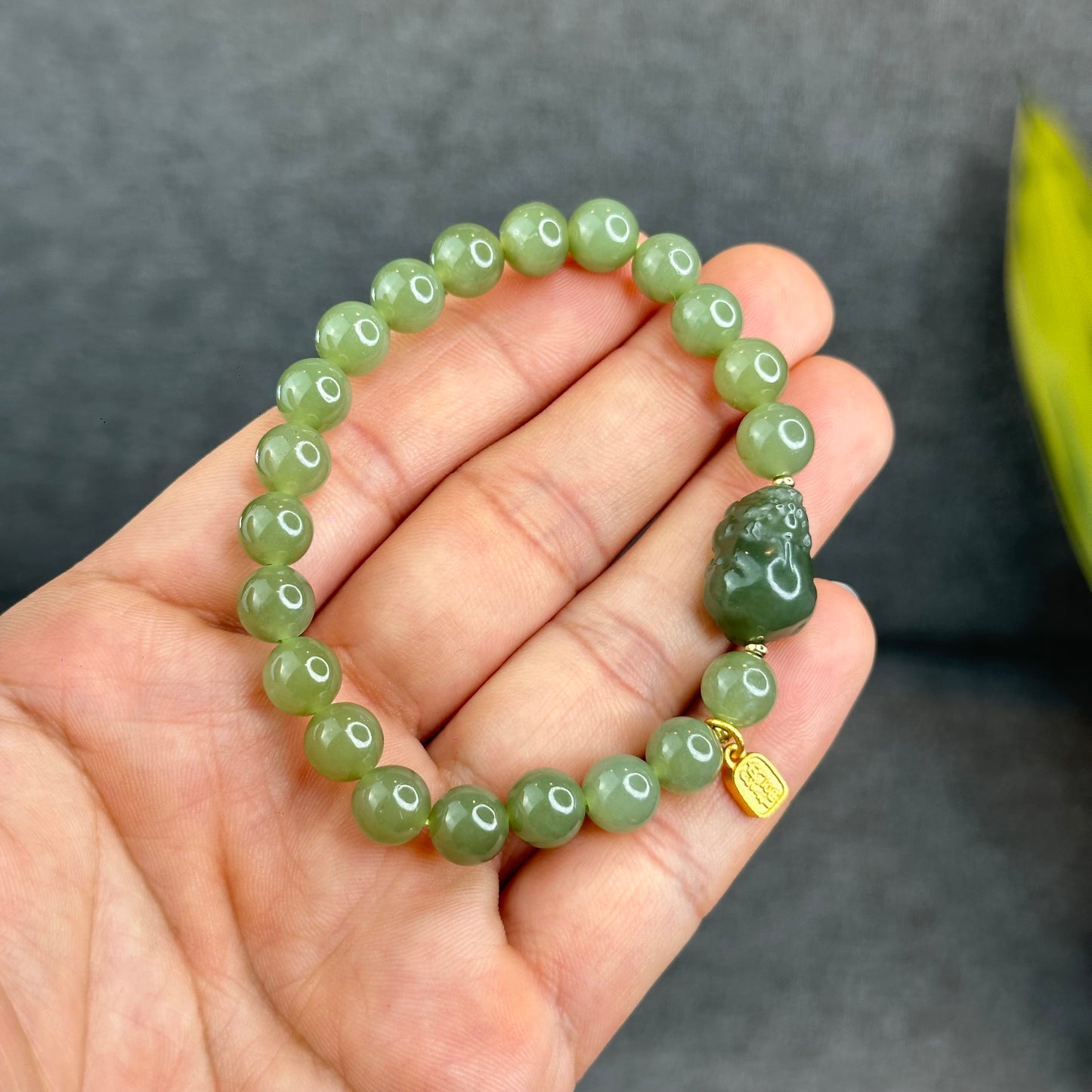 Natural Olive Green Hoa Dien Nephrite Jade mixed with Pixiu Bracelet Size 8 mm
