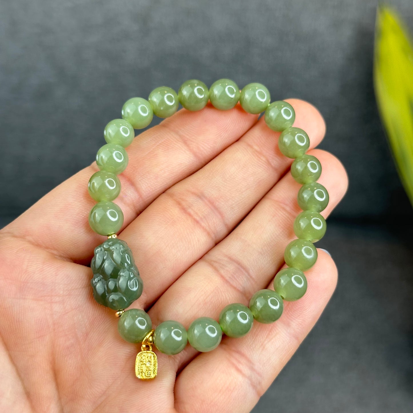 Natural Olive Green Hoa Dien Nephrite Jade mixed with Pixiu Bracelet Size 8 mm