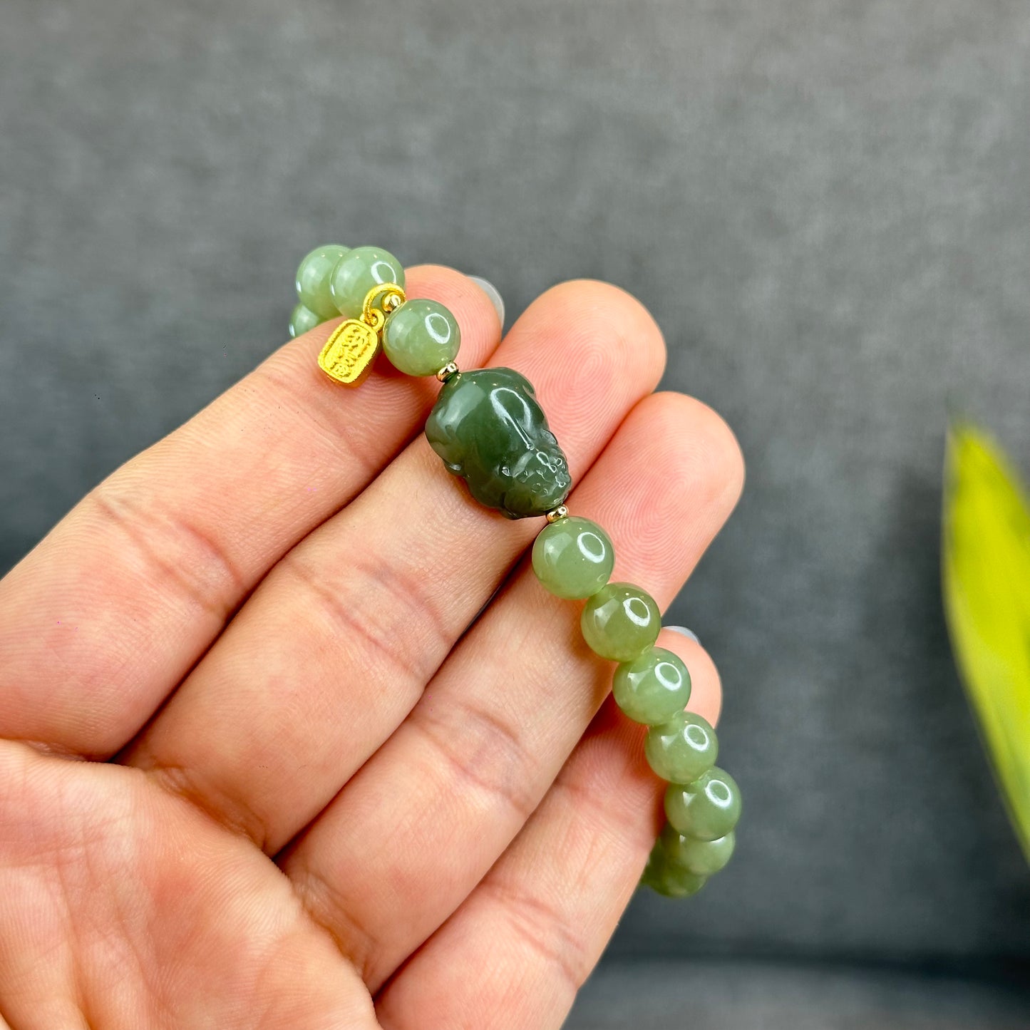 Natural Olive Green Hoa Dien Nephrite Jade mixed with Pixiu Bracelet Size 8 mm