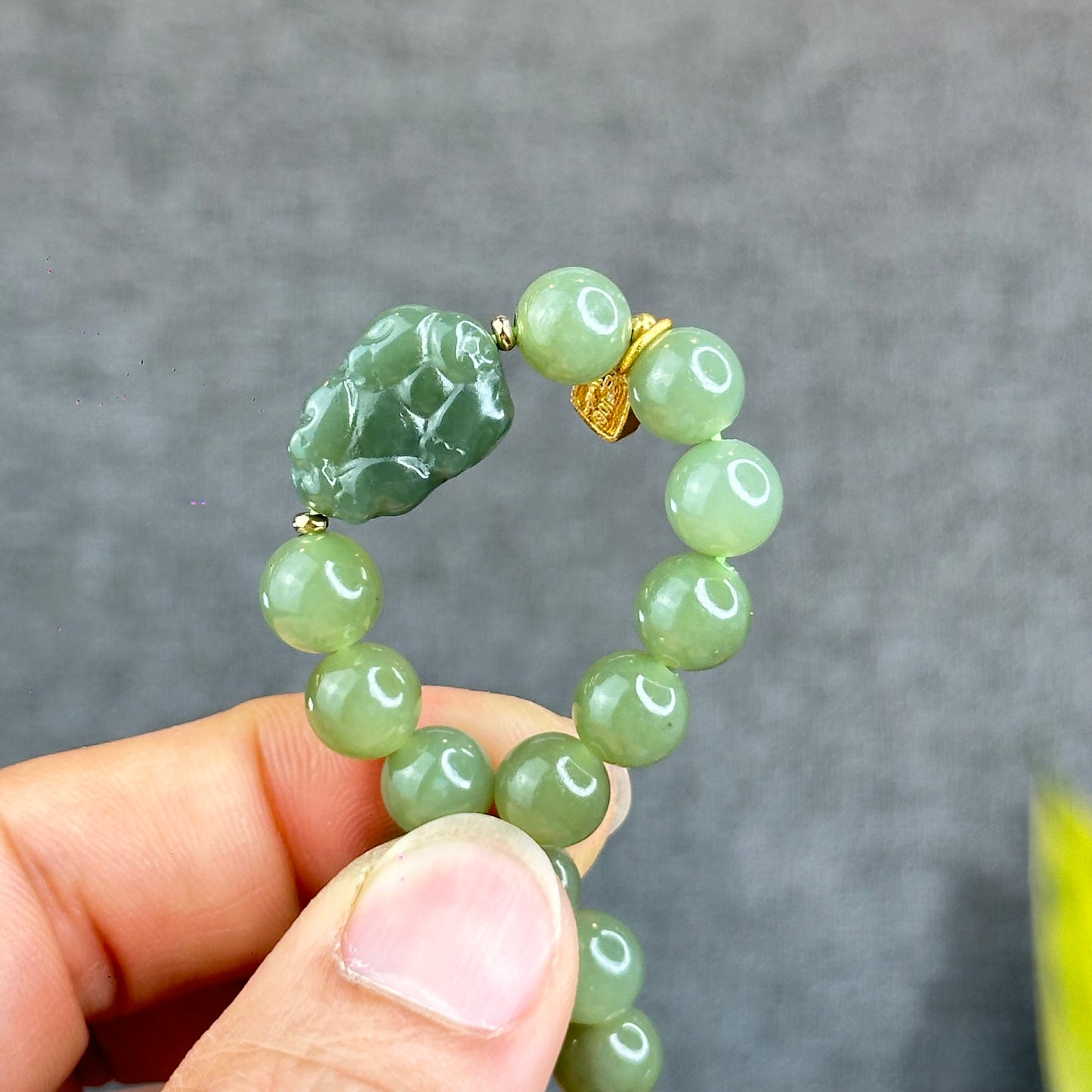 Natural Olive Green Hoa Dien Nephrite Jade mixed with Pixiu Bracelet Size 8 mm