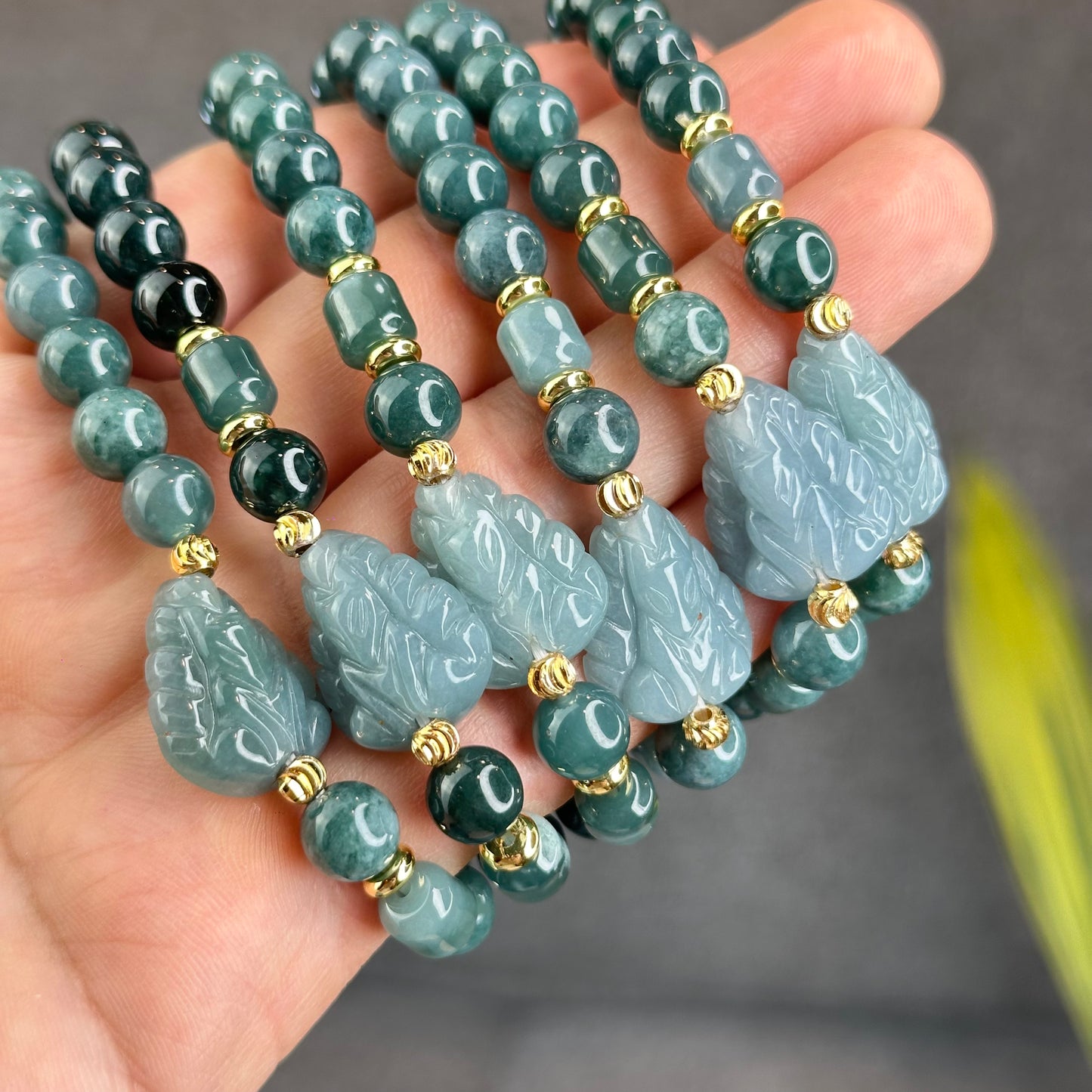 Natural Water Green Jadeite Jade Mixed with Ho Ly Bracelet Size 8 mm