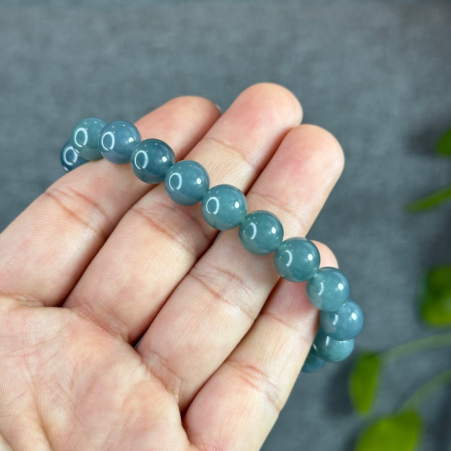 Bracelet en jade jadéite vert d'eau naturelle taille 10 mm