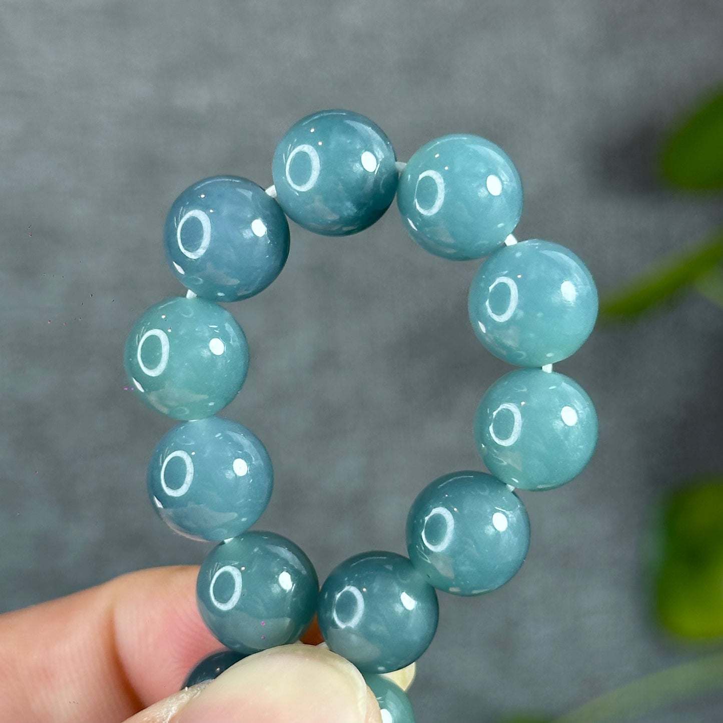 Bracelet en jade jadéite vert d'eau naturelle taille 10 mm