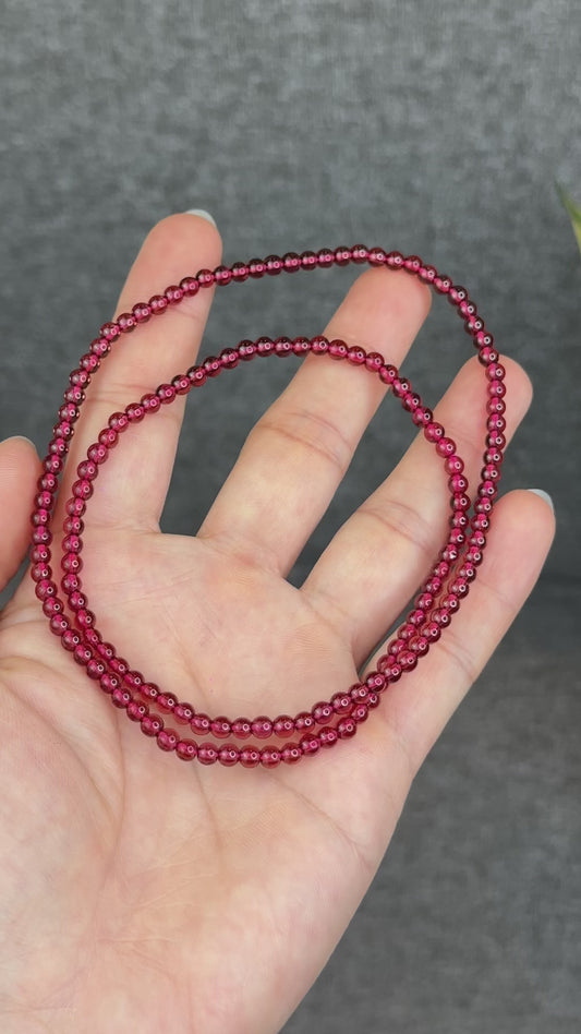 Bracelet triple tour grenat taille 4 mm