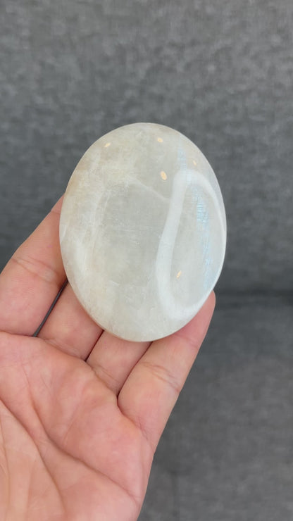 Natural Blue Flash-White Moonstone Palm Stone