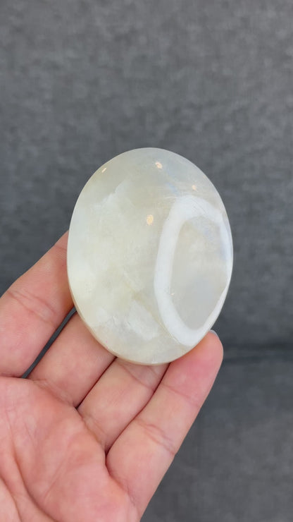 Natural Blue Flash-White Moonstone Palm Stone