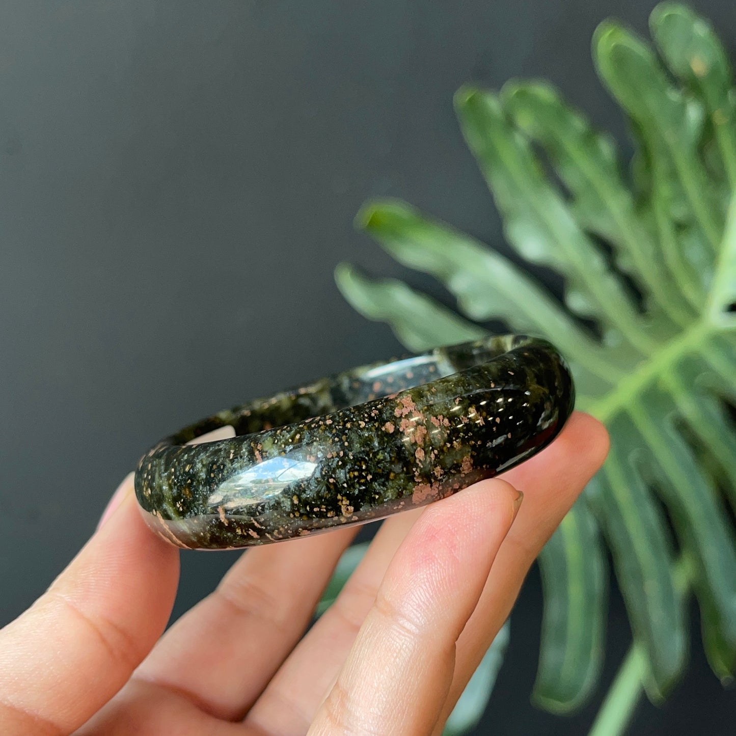 Natural Serpentine Bangle Leaf Style Size 57 mm
