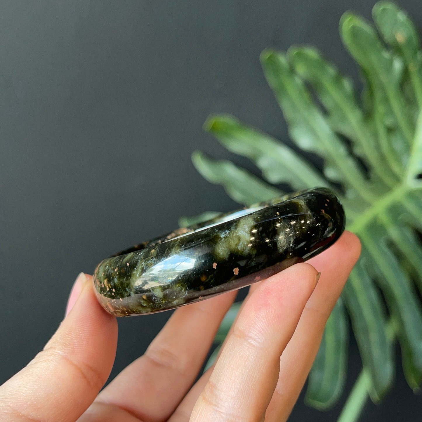 Natural Serpentine Bangle Leaf Style Size 57 mm