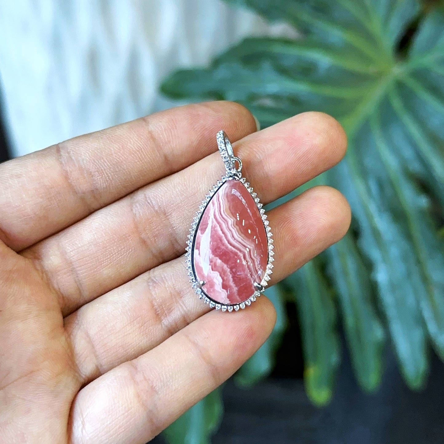 Pendentif rhodochrosite fleur de pêcher en serti argent