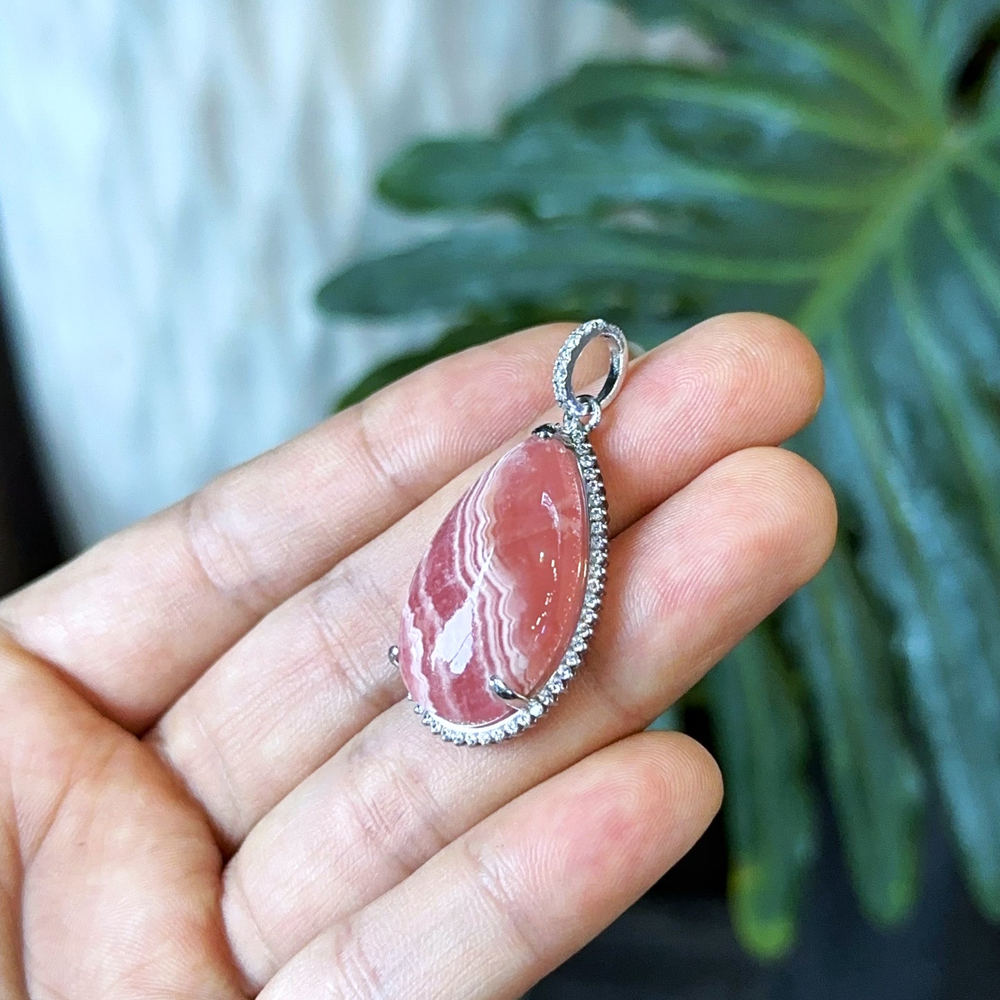 Pendentif rhodochrosite fleur de pêcher en serti argent