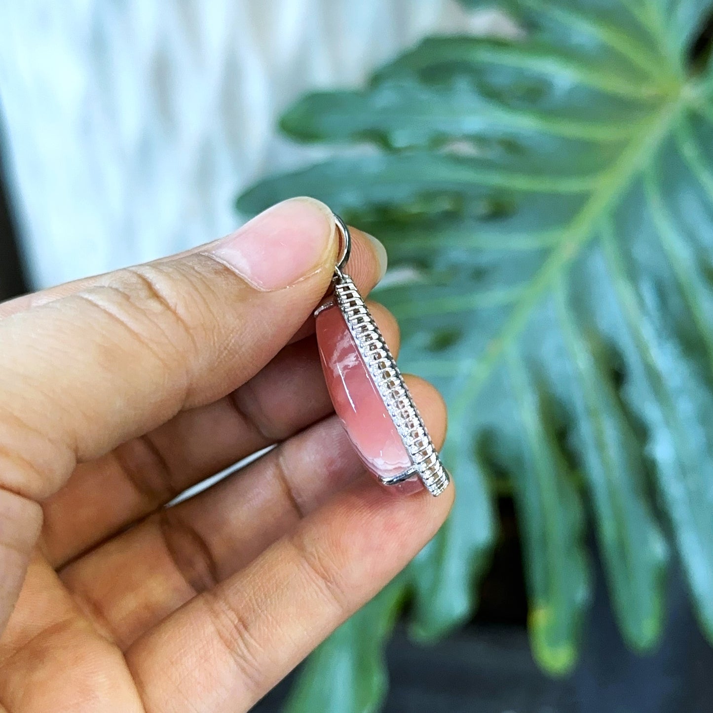 Pendentif rhodochrosite fleur de pêcher en serti argent